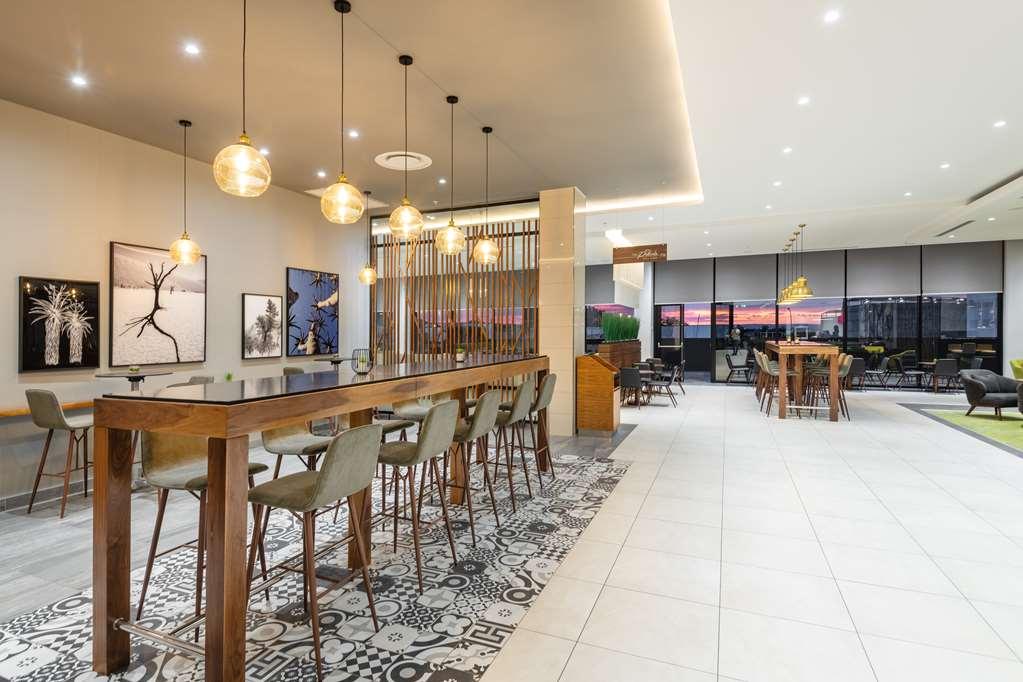 Hilton Garden Inn ווינדהוק מראה פנימי תמונה
