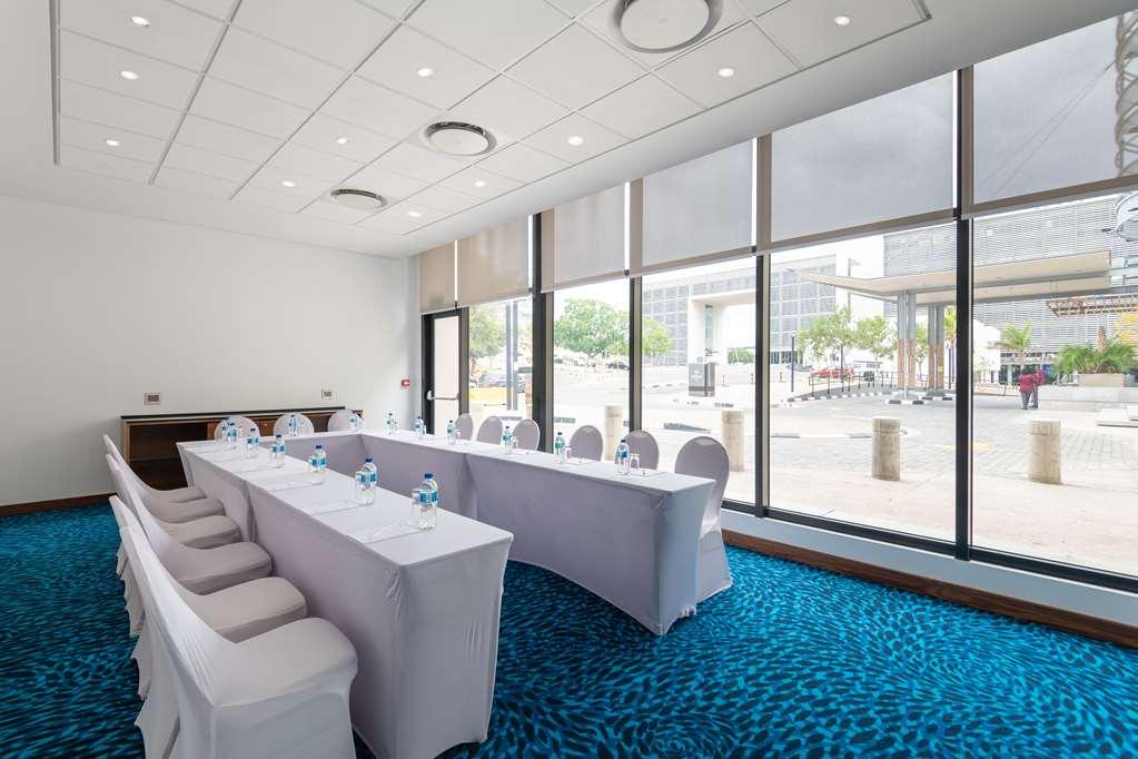 Hilton Garden Inn ווינדהוק מתקנים תמונה