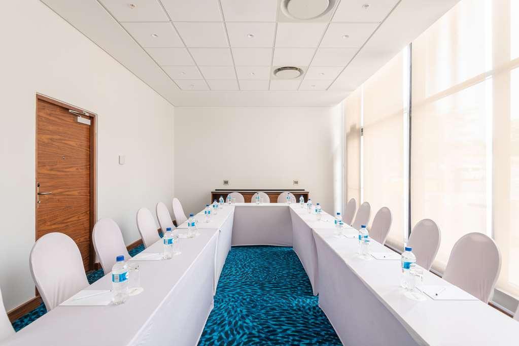 Hilton Garden Inn ווינדהוק מתקנים תמונה
